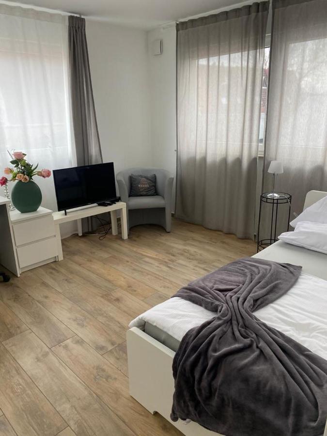 Ferienwohnungen Lamisto Am Waldesrand Neckartenzlingen Extérieur photo